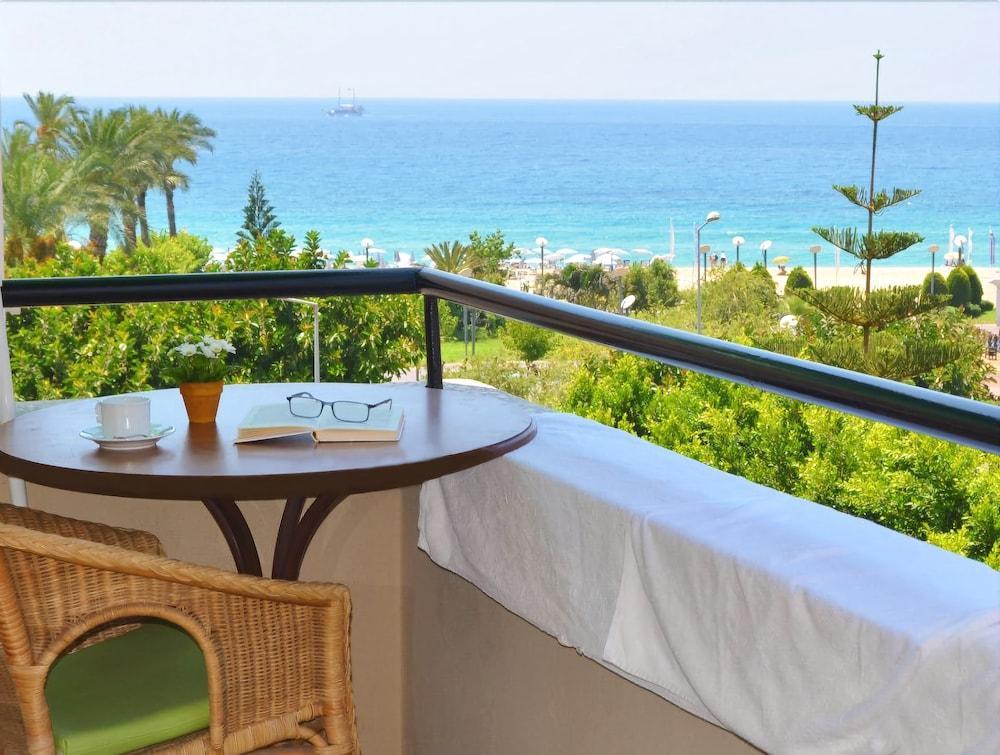 Kleopatra Carina Hotel Алания Экстерьер фото